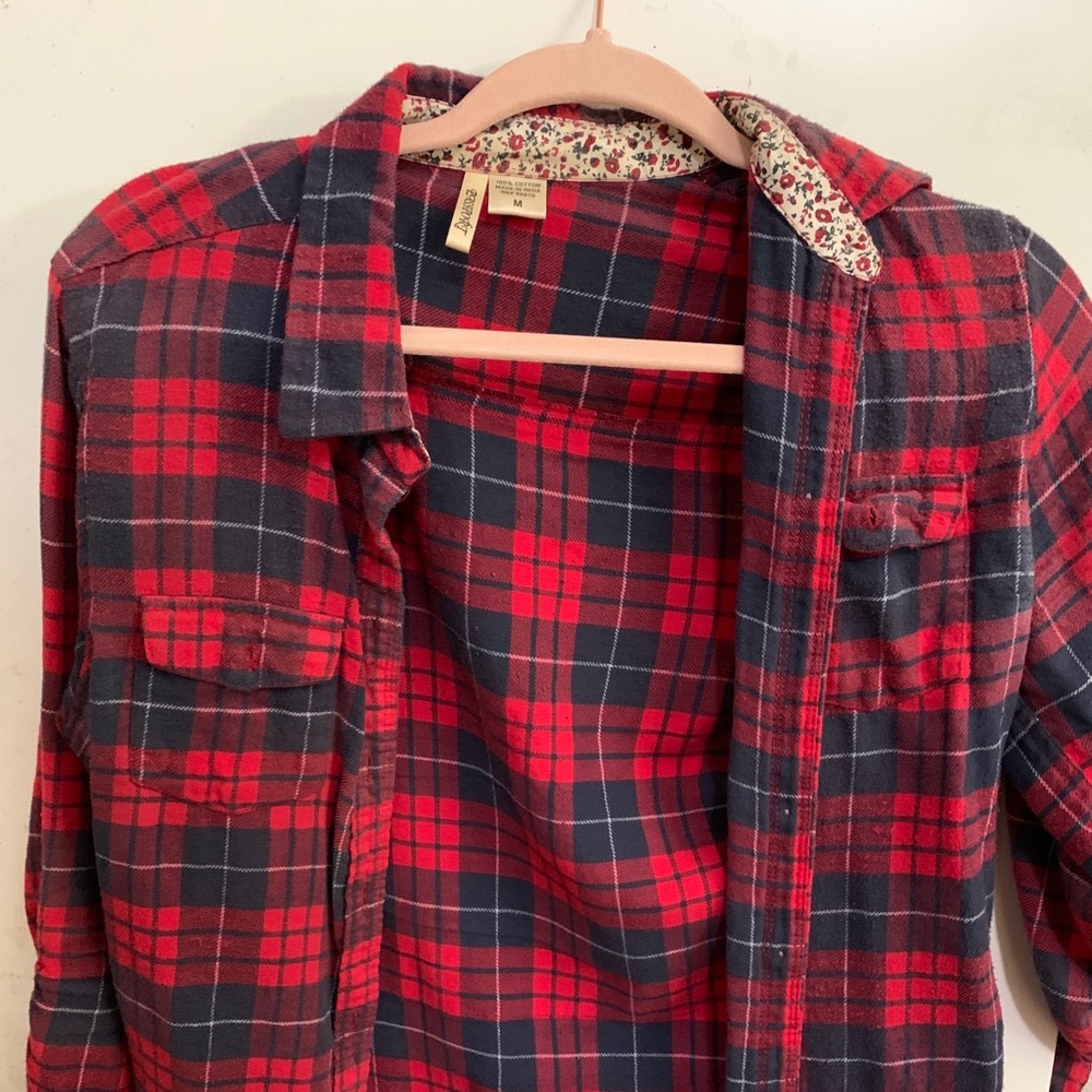 PLAID BUTTON UP